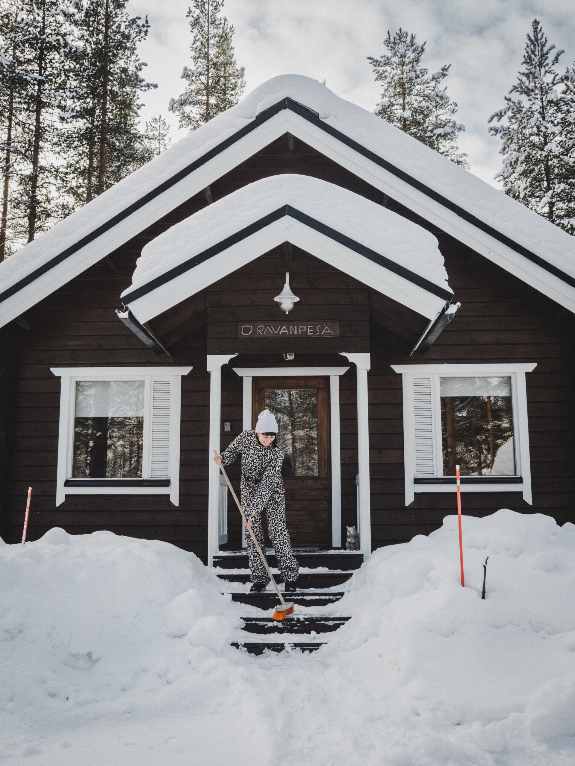 Valokuitu Levin-mökille? Somevaikuttaja Jenni Häyrinen kertoo, miksi nopea netti on tärkeä etätyössä ja lyhytvuokrauksessa